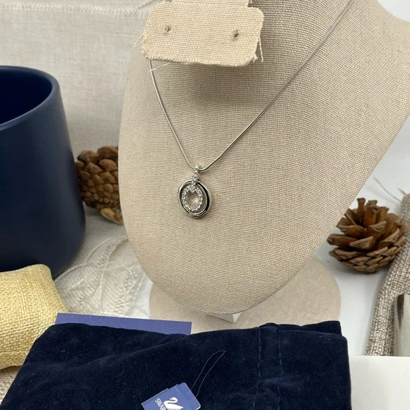 Swarovski Crystal Necklace 14-16" Adjustable with Original Box & Certificate - Picture 4 of 16